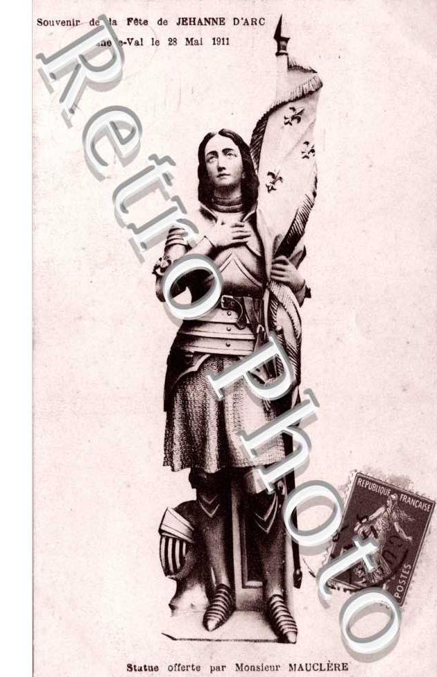 Statue offerte par Monsieur Mauclere - souvenir de la fete Jeanne d'Arc 1911