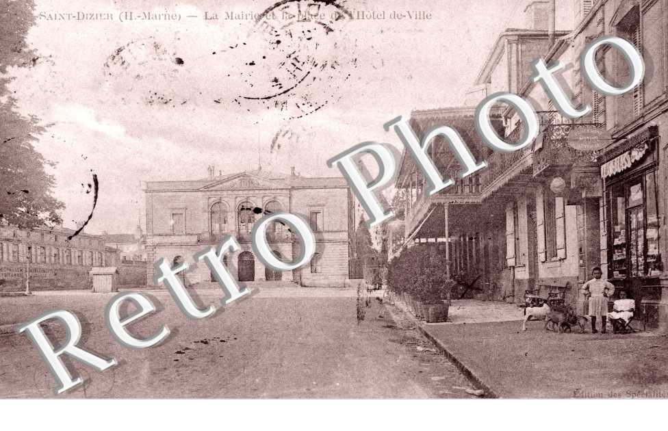 La mairie et la place de l'hotel-de-ville