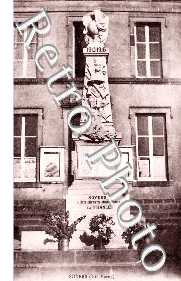 Monument eleve a la memoire des soldats morts pour la France