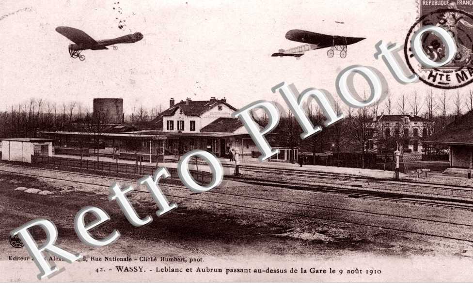 Leblanc et Aubrun passant au-dessus de la gare 9