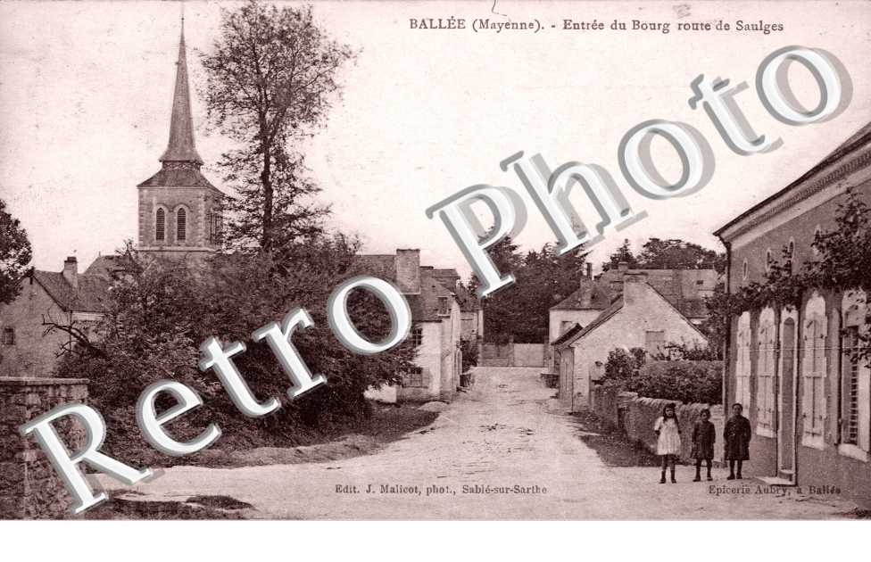 entree du bourg route de saulges