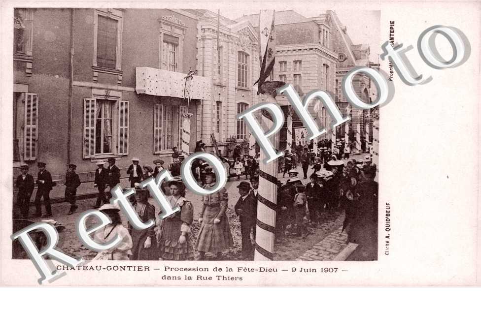 procession de la Fete Dieu - 9 juin 1907- rue Thiers