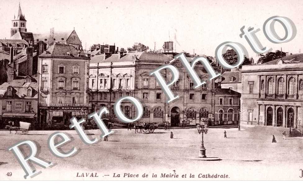 Place de la Mairie et la Cathedrale