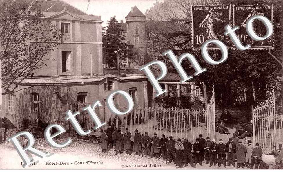 Hotel Dieu - Cour d'entree
