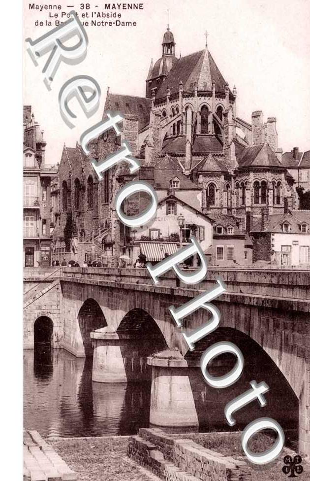 le pont et L'abside de la basilique Notre Dame