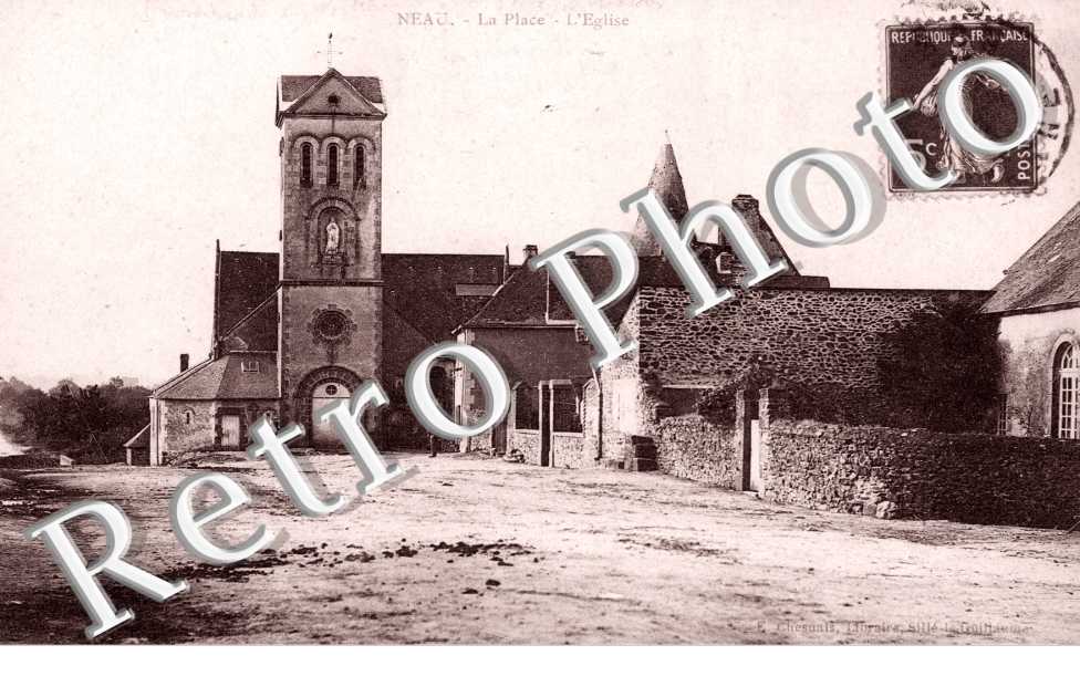 La place - l'eglise