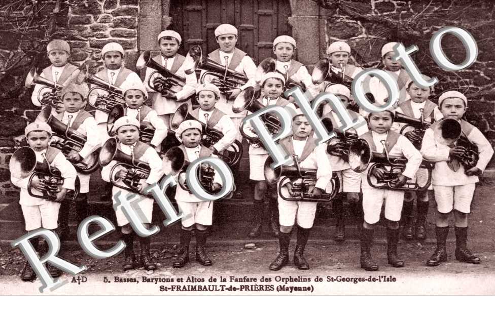 basses, barytons et altos la fanfare des orphelins de Saint Georges de l'Isle