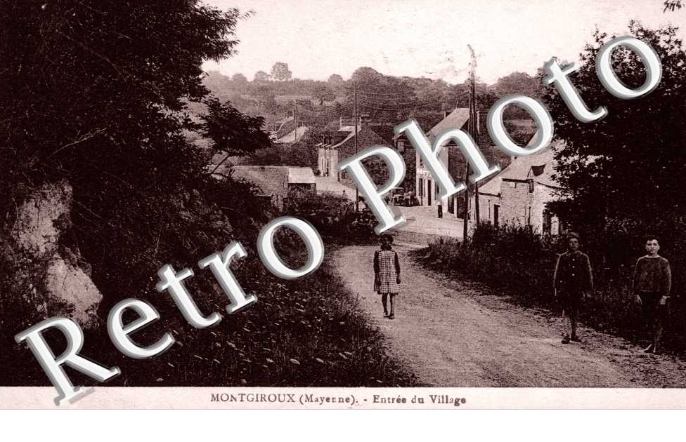 MONTGIROUX entree du village