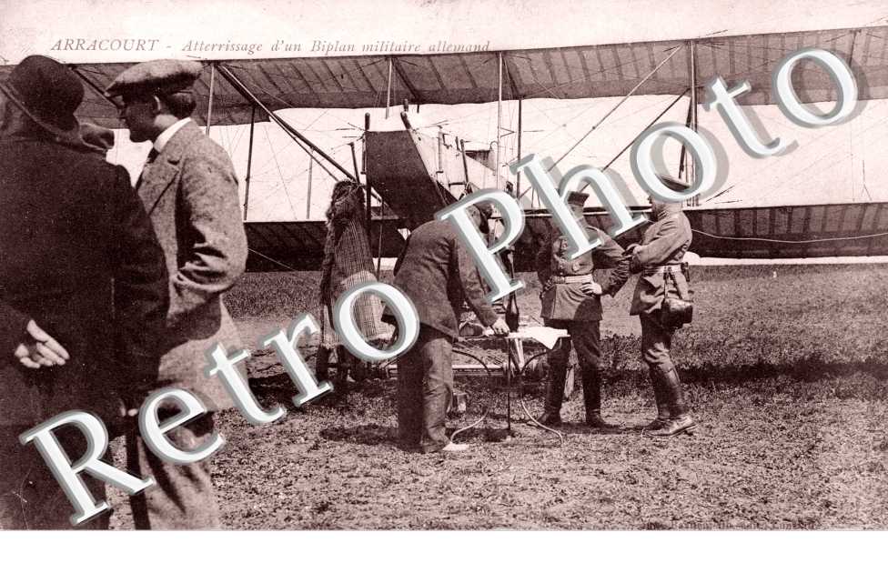 Atterrissage d'un Biplan militaire allemand