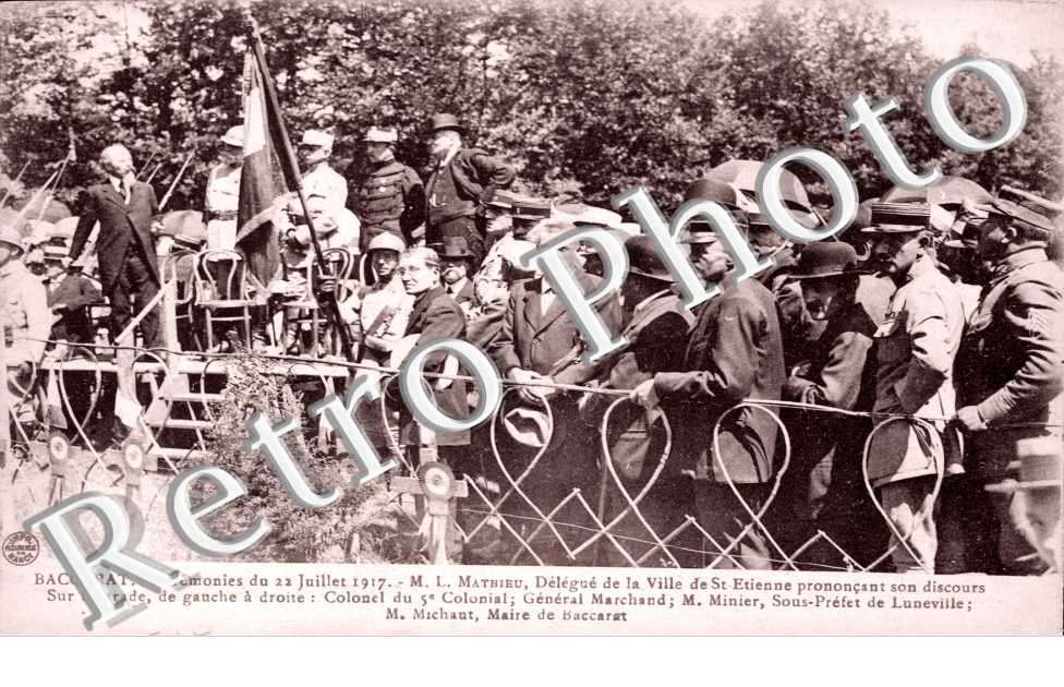 ceremonie du 22 juillet 1917 - M. L. Mathieu, delegue de St. Etienne prononcant son discours,  et militaires