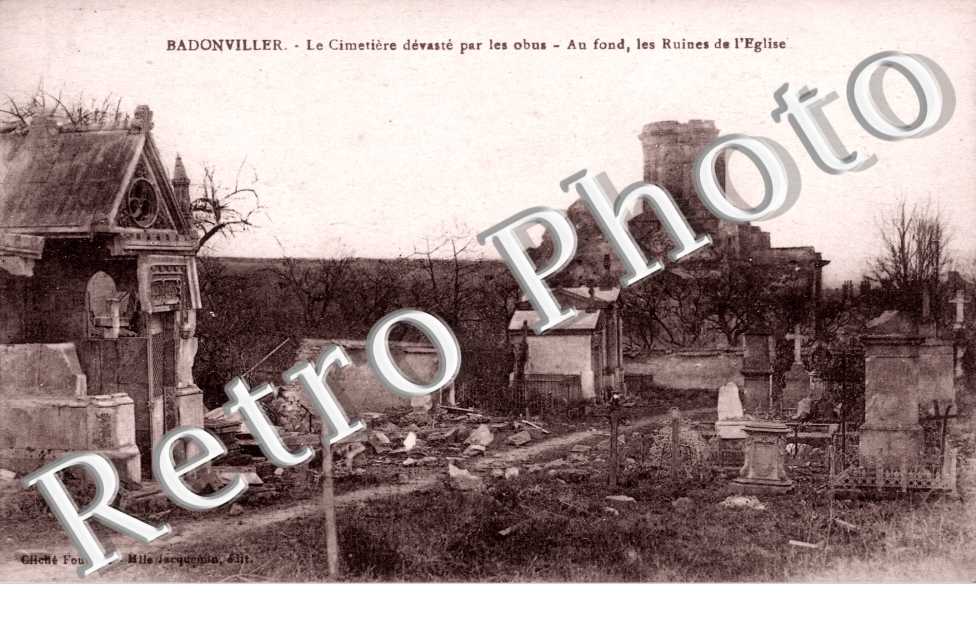 Cimetiere devaste par les obus - ruines de l'eglise