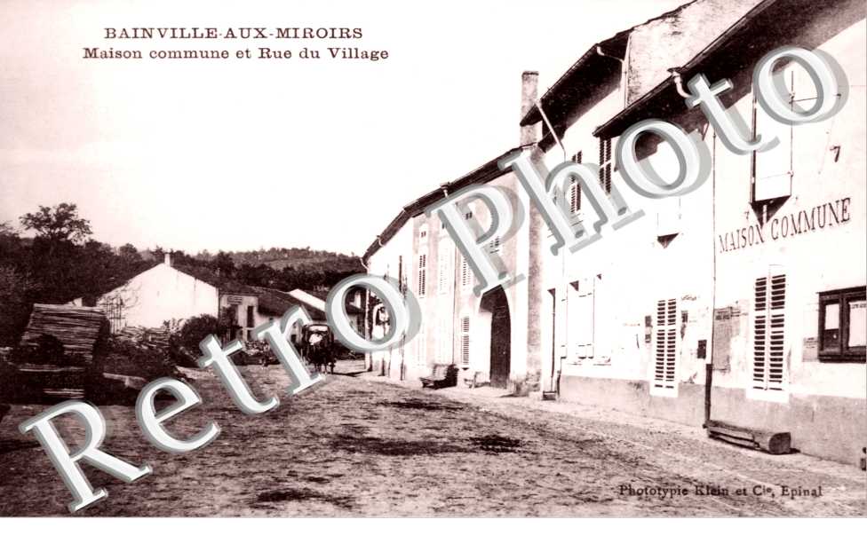 Maison commune et route du village