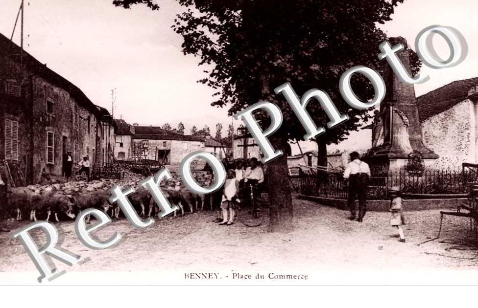 Place du commerce Monument 