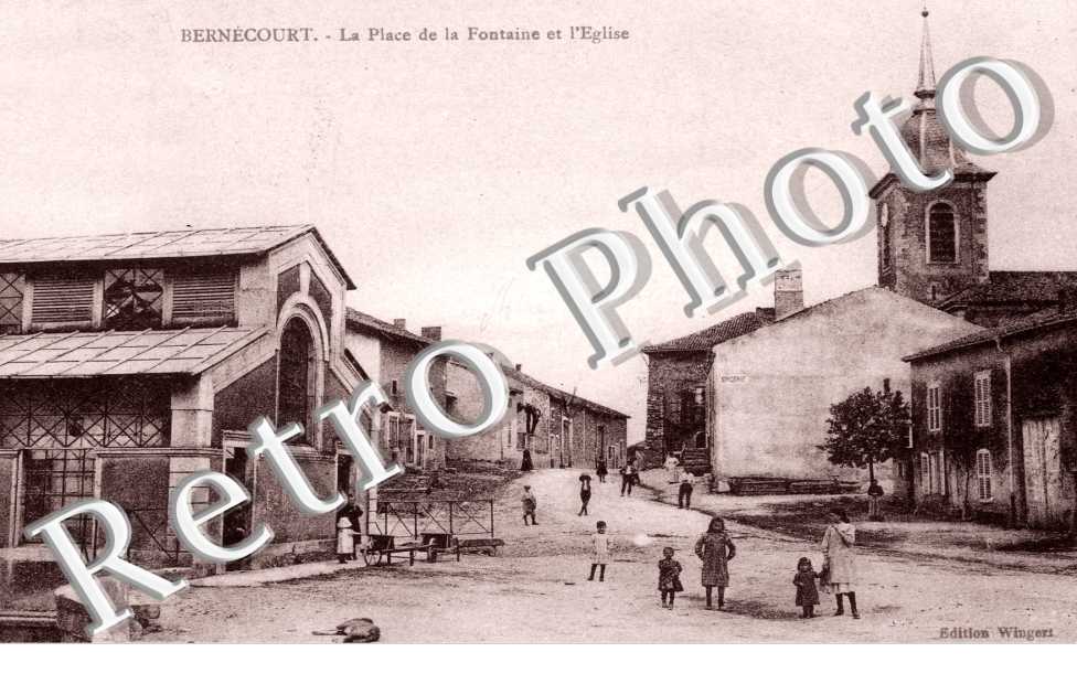 La place de la fontaine et l'eglise