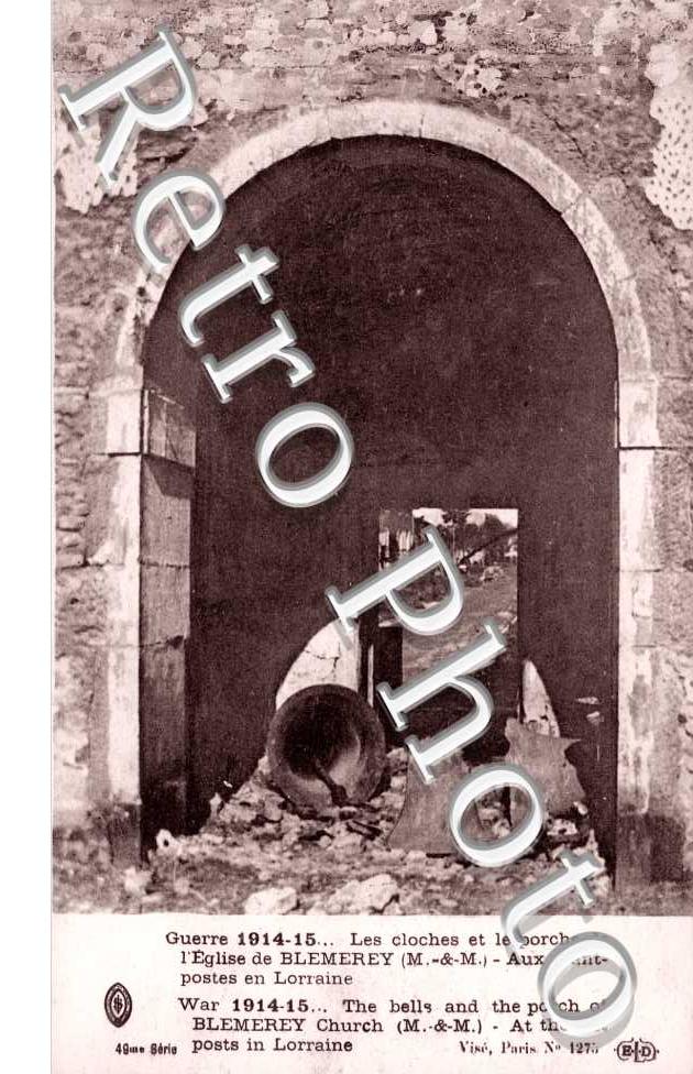 Les cloches et le porche de l'eglise