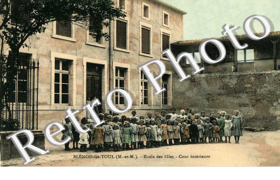 Ecole des filles - Cour interieure