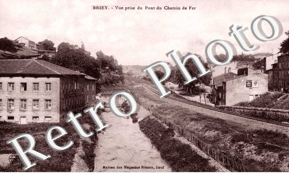 Vue prise du pont du chemin de fer