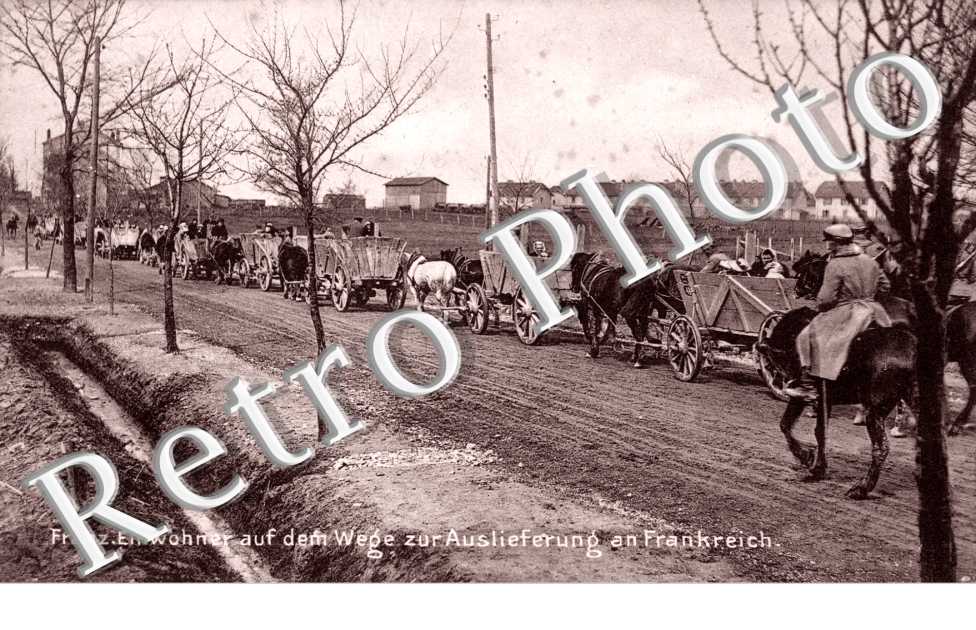 Franz. Einwohner auf dem Wege zur Auslieferung an Frankreich