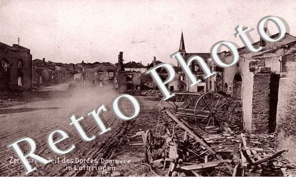 Zerstorter Teil des Dorfes  - feldpostkarte