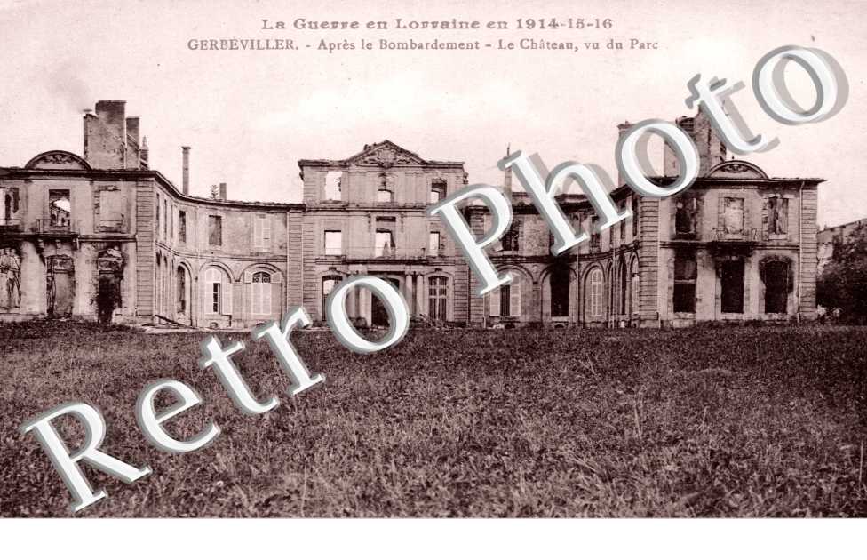 Apres le Bombardement - le Chateau vu du Parc