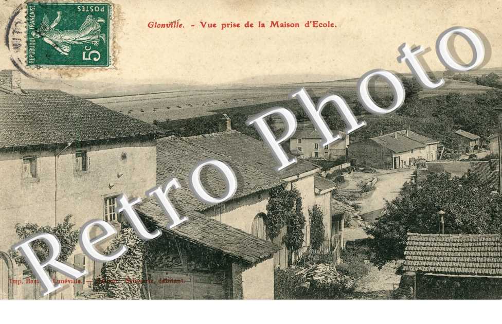 vue prise de la maison d'Ecole