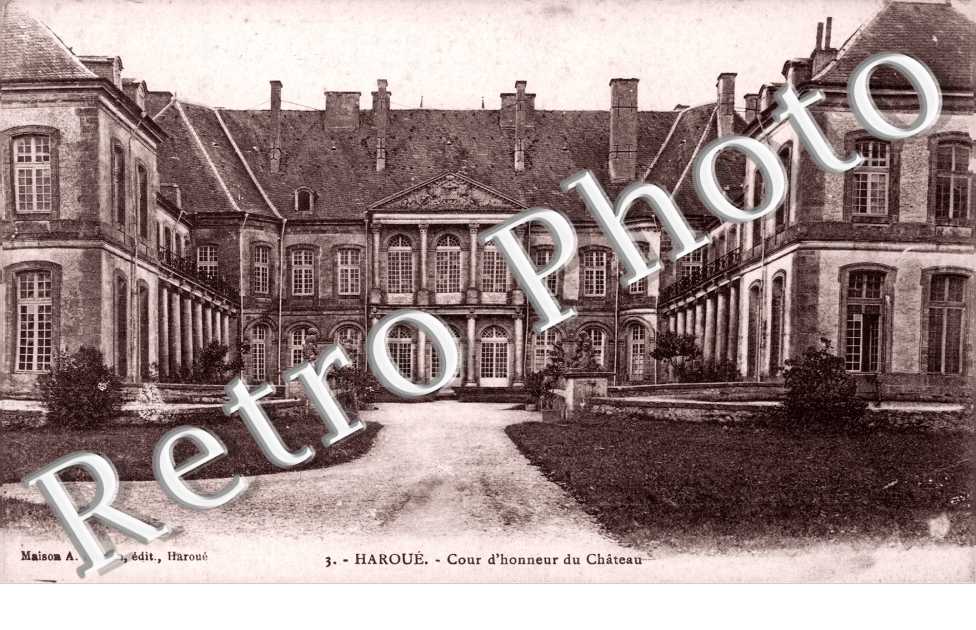 le Chateau - Cour d'Honneur