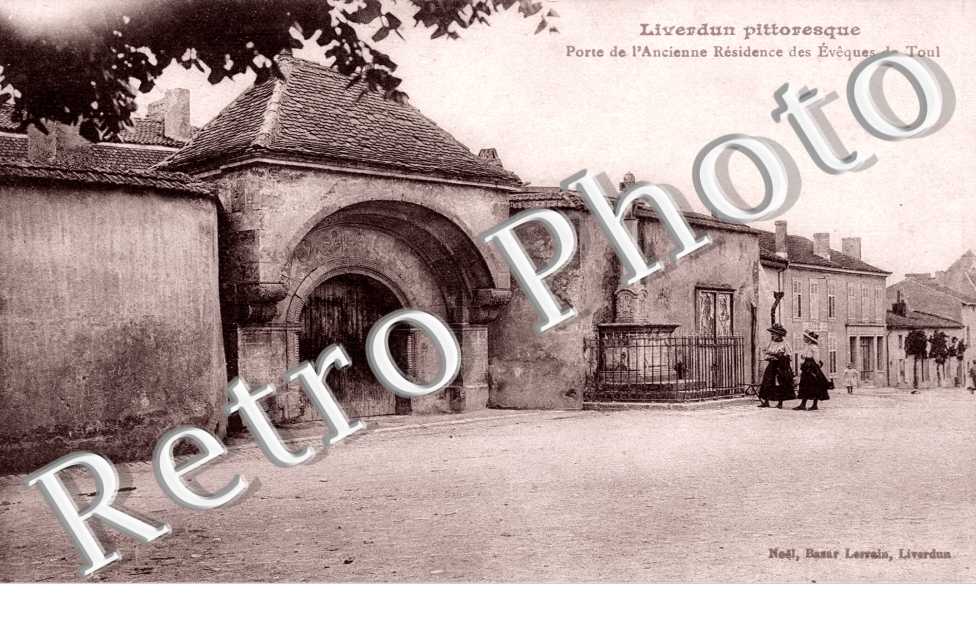 Porte de l'ancienne residence des eveques de Toul