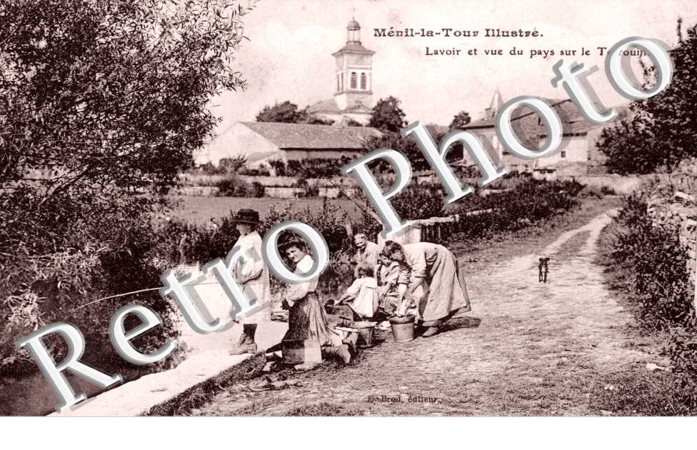 Lavoir et vue du pays sur le Terrouin