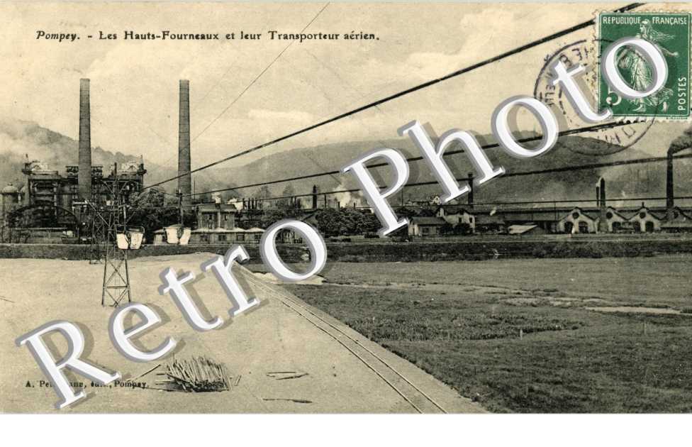 Hauts-fourneaux et transporteur aerien