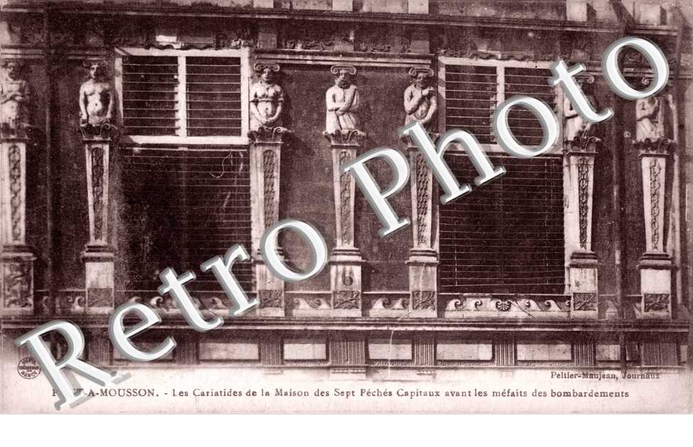 Les Cariatides de la Maison des sept Pechers Capitaux