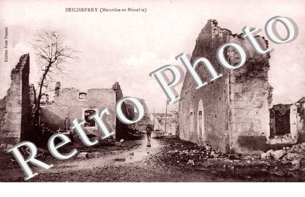 ( une rue et les ruines )