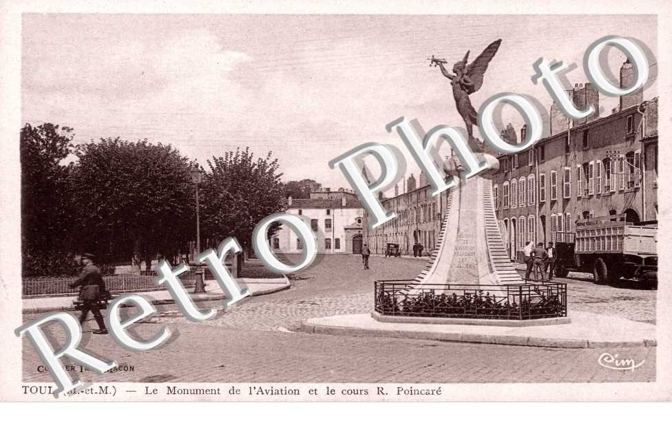le monument de l'aviation et le cours R. Poincare