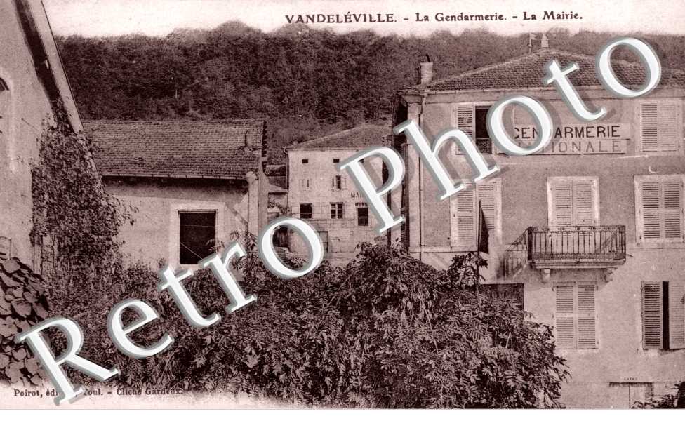 la Gendarmerie  La Mairie