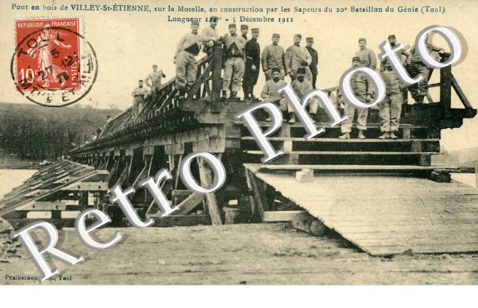 Pont en bois   construit par les sapeurs du 20e bataillon du genie