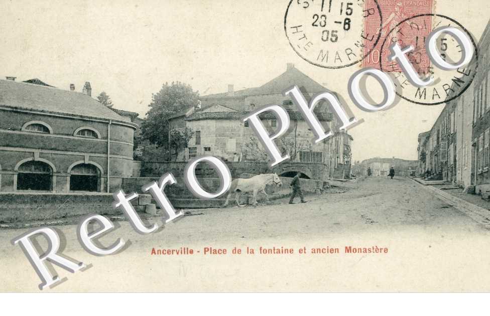 Place de la Fontaine et ancien Monastere
