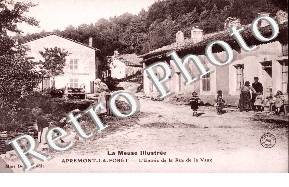 l'entree de la rue de la Vaux