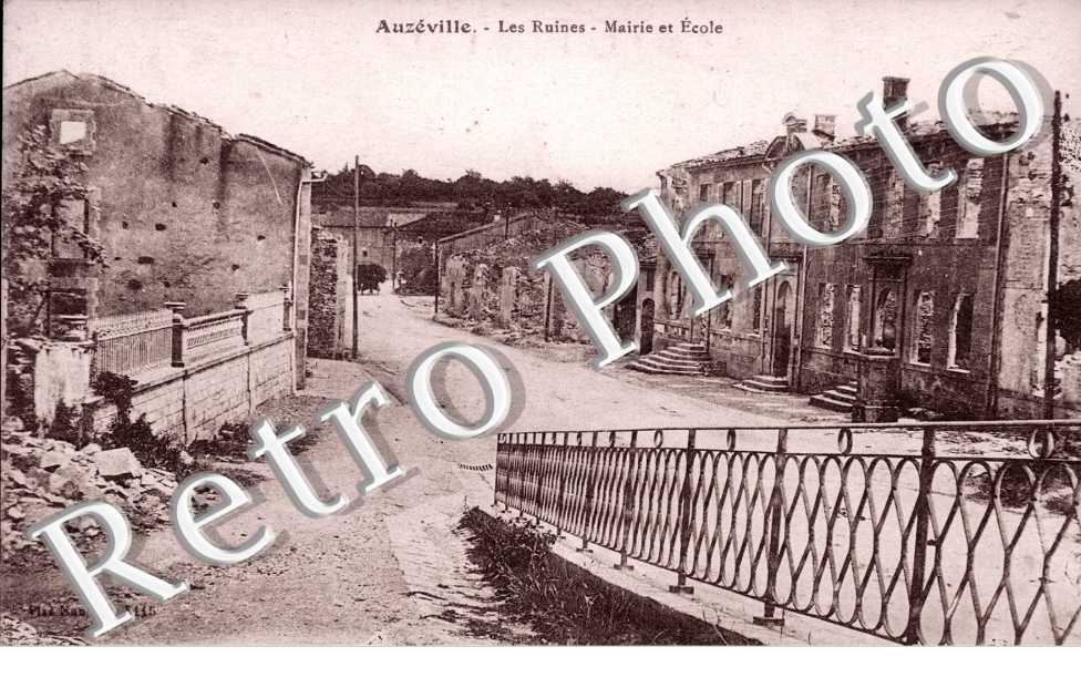 les ruines - mairie et ecole