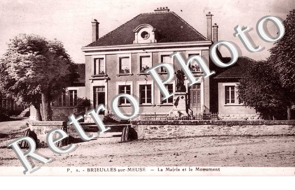 La mairie et le monument