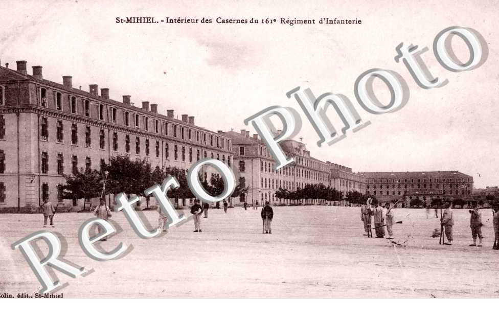 Interieur des casernes du 161e regiment d'infanterie