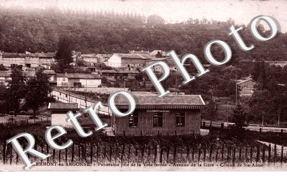Panorama pris de la voie ferree  Avenue de la gare Coteau de Sainte-Anne
