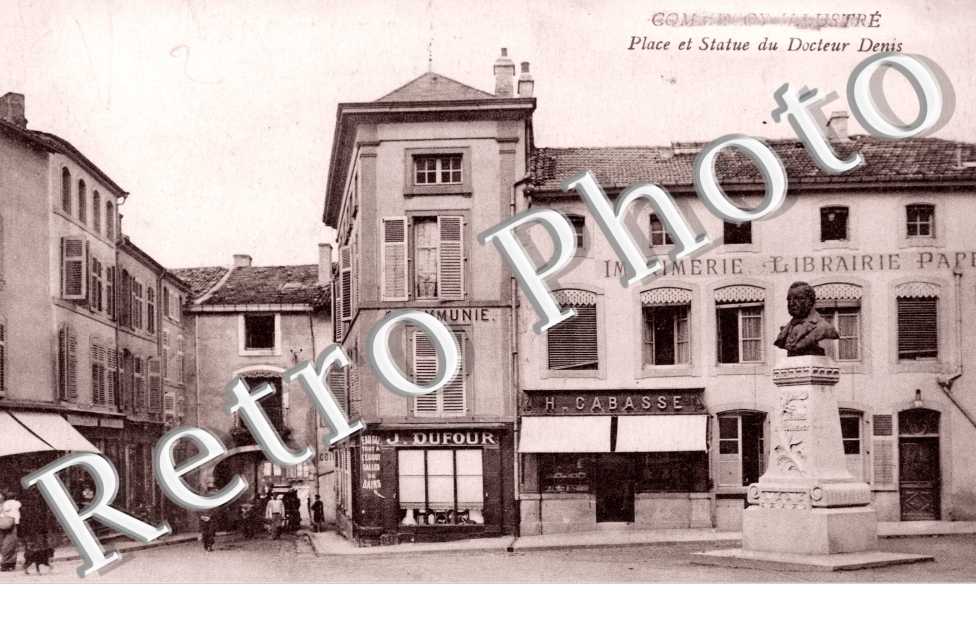 Place et Statue du Docteur Denis