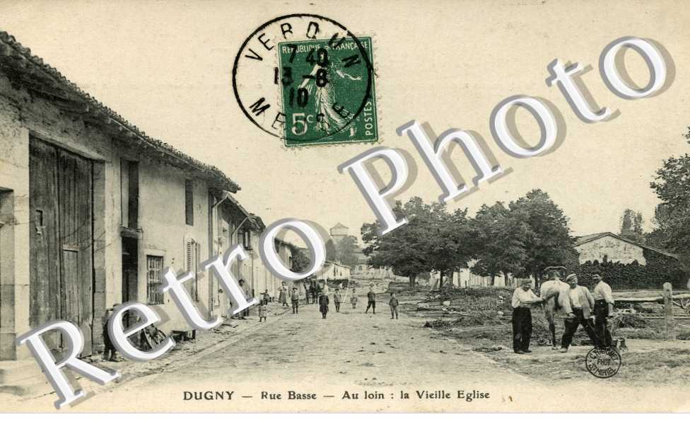 rue basse - au loin la vieille eglise