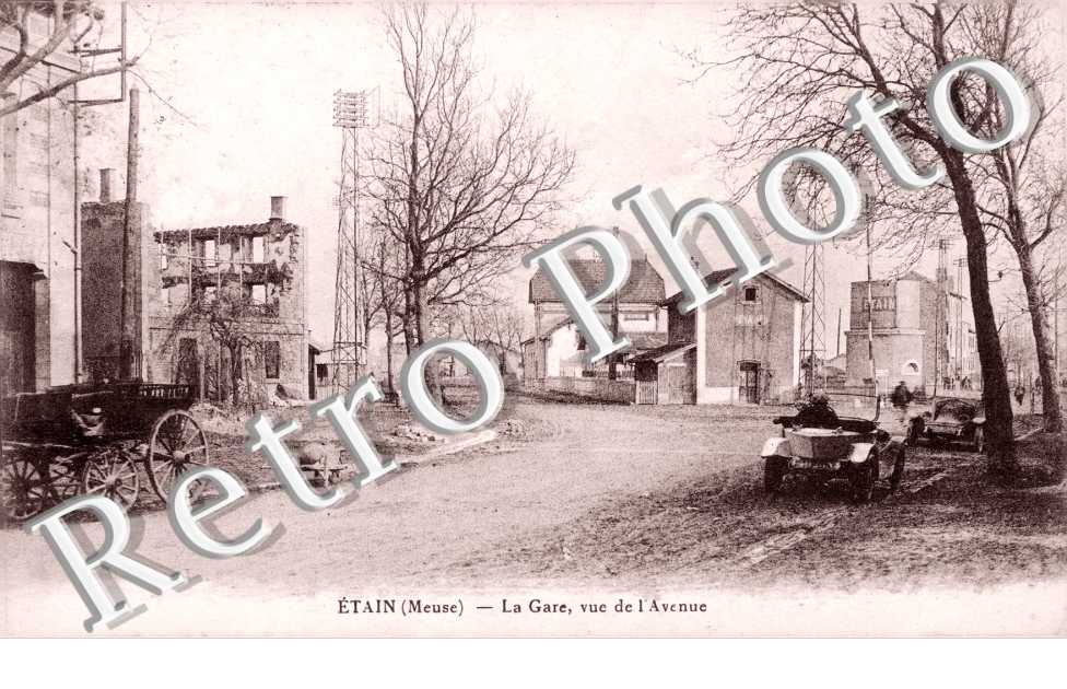 la gare vue de l'avenue (automobile)