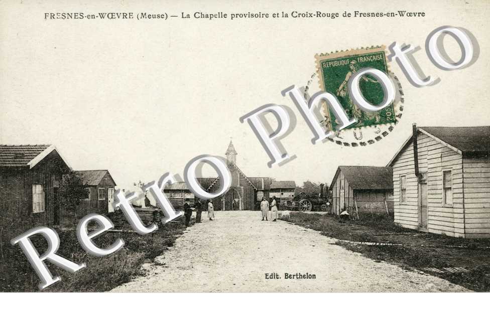la chapelle provisoire et la croix rouge