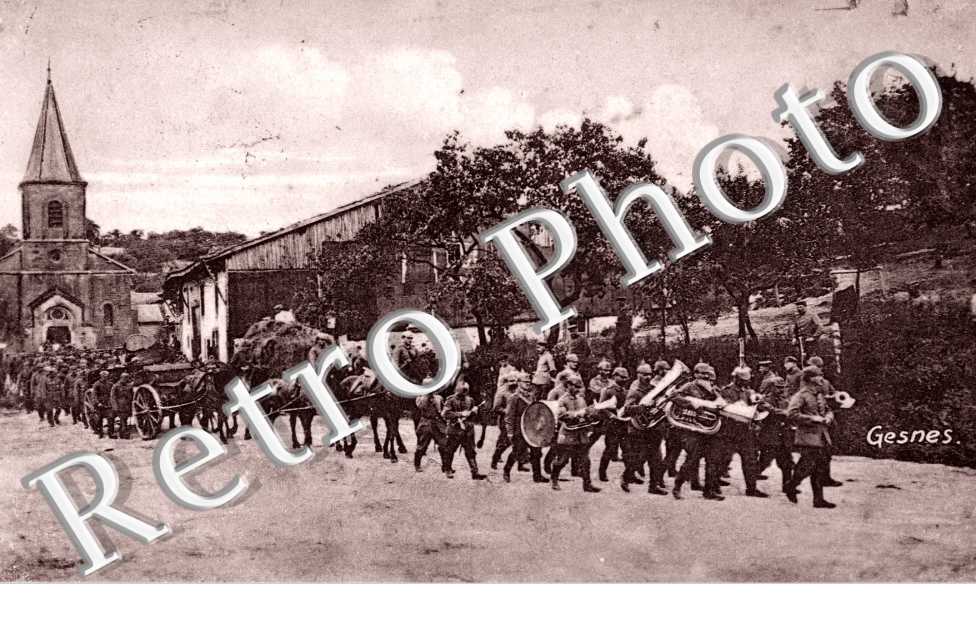 ( defile a l'interieur du village )