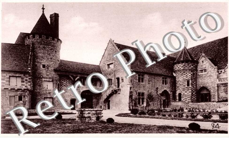 la cour du Chateau Skinner
