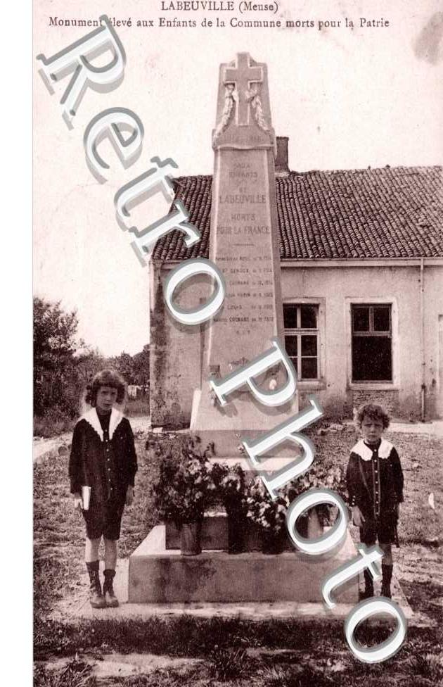 Monument eleve aux Enfants de la Commune morts pour la Patrie