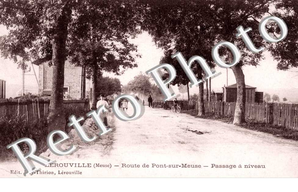 Route de Pont-sur-Meuse, Passage a niveau