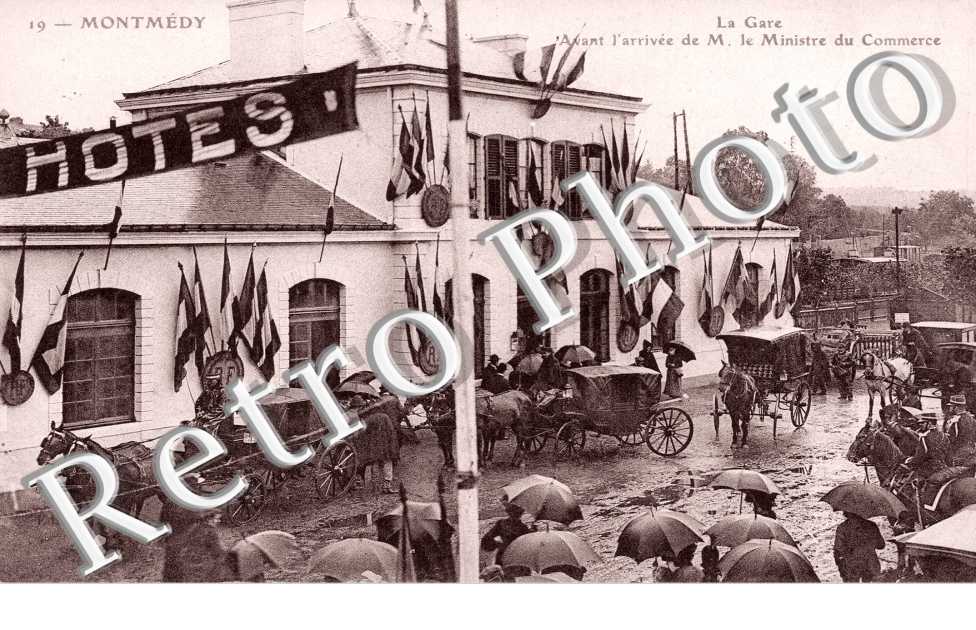 La gare - Arrivée de M. le Ministre du Commerce