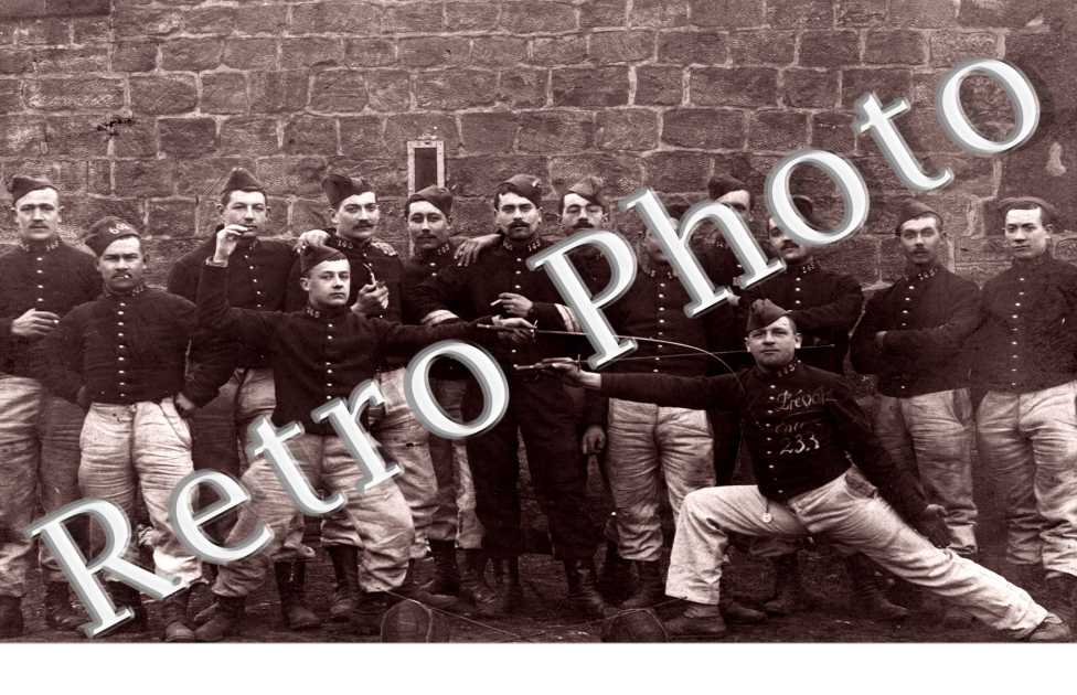 des Joueurs d'escrime 